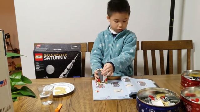Lego Apollo Saturn V: 7 years old speed build in 6 hours смотреть онлайн