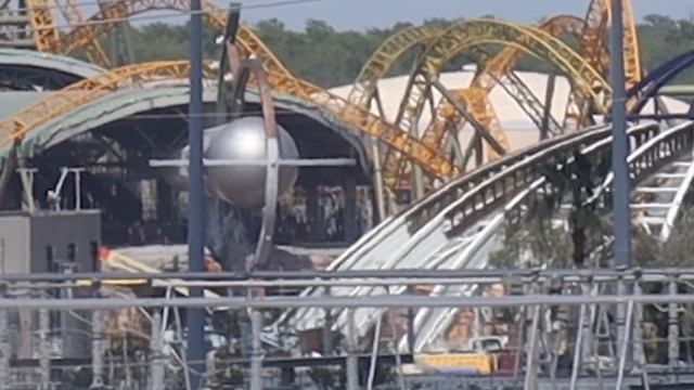 EPIC UNIVERSE IN DEPTH Construction Update #5 | Hotel News, Coaster Testing, RARE Views, & More! смотреть онлайн