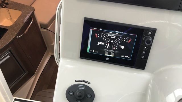 2017 Boston Whaler 315 Pilothouse Walk Through смотреть онлайн