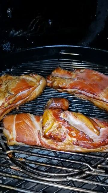 Weber master touch Smoked bacon wedzenie na grilu смотреть онлайн