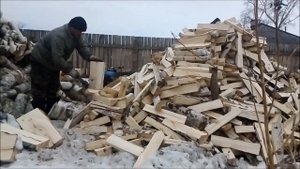 как колят дрова в деревне. правильная колка дров .