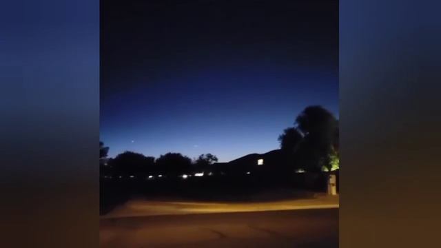 UFO LIGHTS SKY [PART 2] НЛО горит в небе ☄🌟 смотреть онлайн