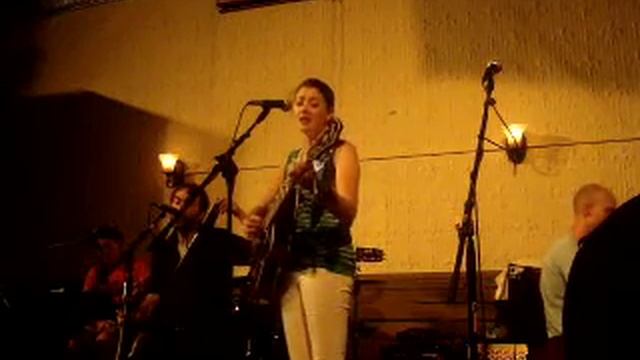 Clare & The Reasons play Pluton смотреть онлайн