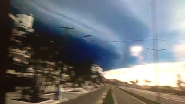 Formação de nuvens de uma forma estranha смотреть онлайн