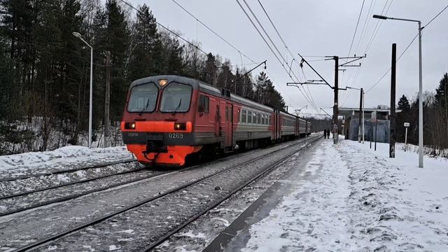 Электропоезд ЭД4М-0269 делает остановку на 165 км. смотреть онлайн