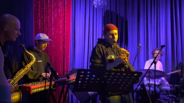 Eka Dzhanelidze - Bruno Mars & Paak as Silk Sonic - Fly As Me @ Pump Up Jam @ Machty (IMG 3790) смотреть онлайн