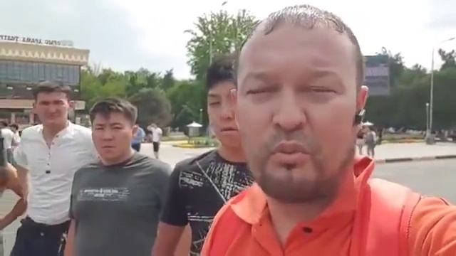 Шымкент плаза! Руслан Жанпейсов зардап шеккен Арыс халқына қолдау білдірдіп жүр! смотреть онлайн