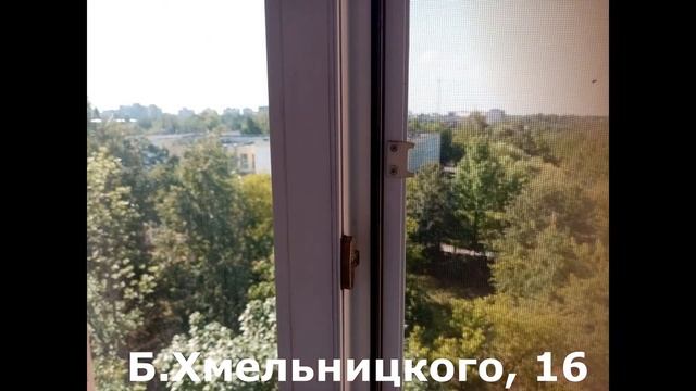 Двухкомнатная квартира. Рядом парк, гимназии №6 и 10, магазины, рынок, остановка автобуса.