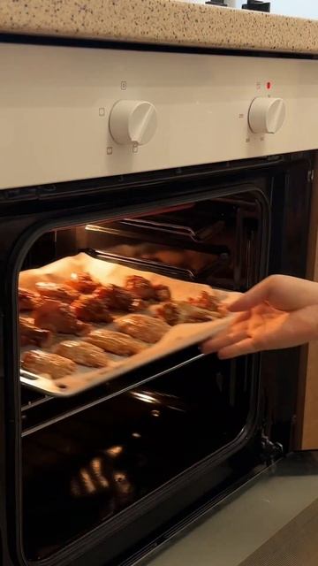 Куриные крылья в медово-соевом соусе, рецепт в комм смотреть онлайн