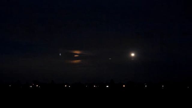 Full Moon planes [short timelapse] смотреть онлайн