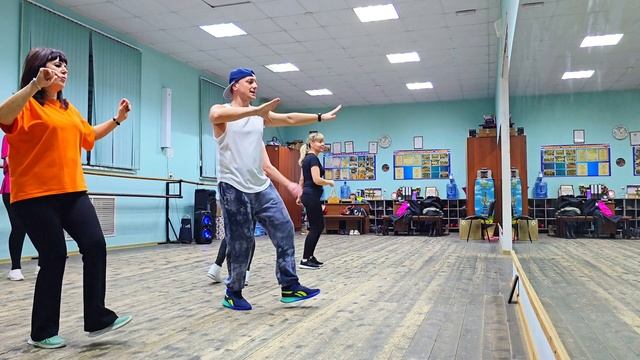 ZUMBA 🎶 CNCO - Se Vuele Loca. Зажигательные танцевальные тренировки🔥 NVDanceFit