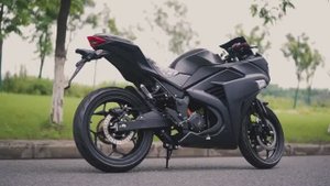 Электромотоцикл Yamaha V6-M — спортивный стиль и мощность в каждом движении.