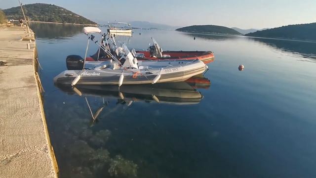Comparison of Adventure V-650 vs V-550 boats