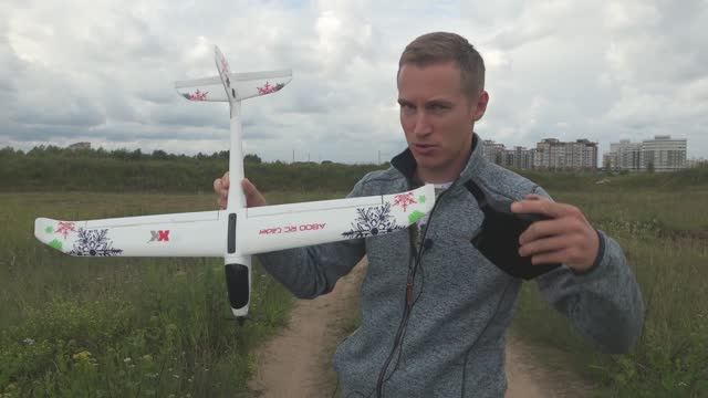 Неплохой самолет для новичков на радиоуправлении