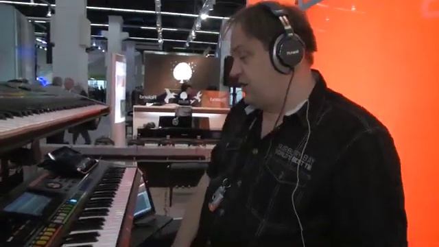 MESSE12: Roland Jupiter-50 Synthesizer смотреть онлайн