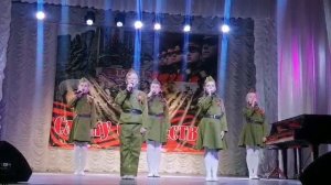 Шли солдаты на войну.