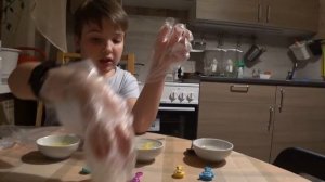 Скрепыши: тесты в разных жидкостях и морозилке. Выдержат ли они?