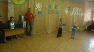 Танец в лагере "Колос"
