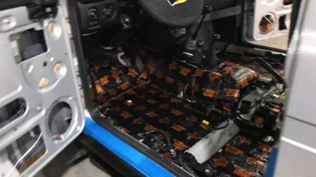 LADA (ВАЗ) 2121 (4x4) один из вариантов улучшения акустического комфорта. Шумоизоляция Comfort Mat.
