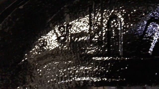 Оптимальный вариант шумоизоляции арок, подкрылок предполагает использование листовой шумки и мастики