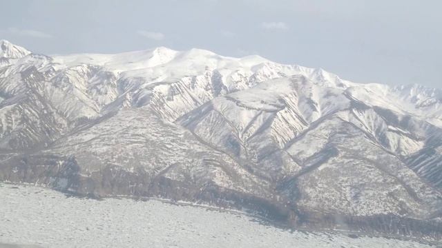 9/12 Съемка с борта вертолета из DEE, Кунашир в ITU, Итуруп смотреть онлайн