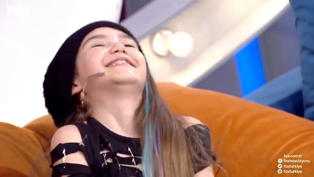 BÖRTÜ BÖCEK SEVİP ONLARI MINCIKLAYAN KIZ ŞAŞIRTTI - 10 NUMARA 5 YILDIZ смотреть онлайн