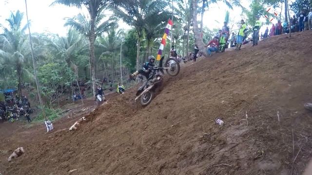 Tanjakan Berhadiah Class Bebek Modif Jungkir Balik di Tanjakan GPRS смотреть онлайн