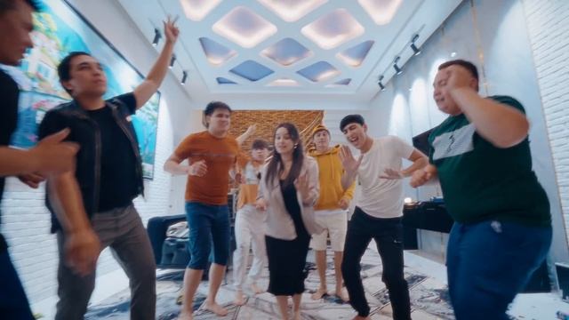 Gulinur - Coca Cola (Official Music Video 2024) смотреть онлайн