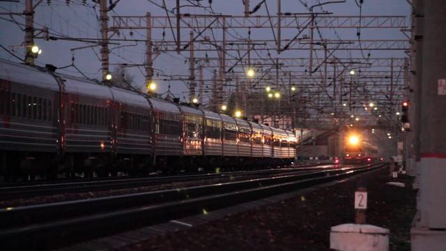 ЧС2Т-1016 с пассажирским поездом, ст. Подсолнечная смотреть онлайн