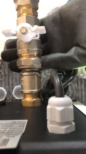 Монтаж газового котла #газовыйкотел #отопление #сантехник смотреть онлайн