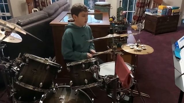 10 Year Old Drummer Boy - Bruno Mars смотреть онлайн