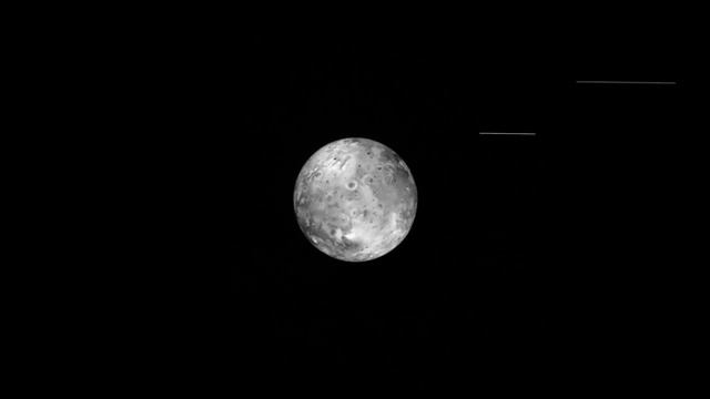 Voyager 2: Io (moon of Jupiter) partly colorized, v0.60 смотреть онлайн