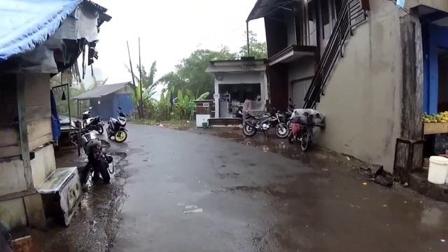 Hujan lebat membasahi desaku | berjalan di tengah hujan | tertidur karena suara hujan смотреть онлайн