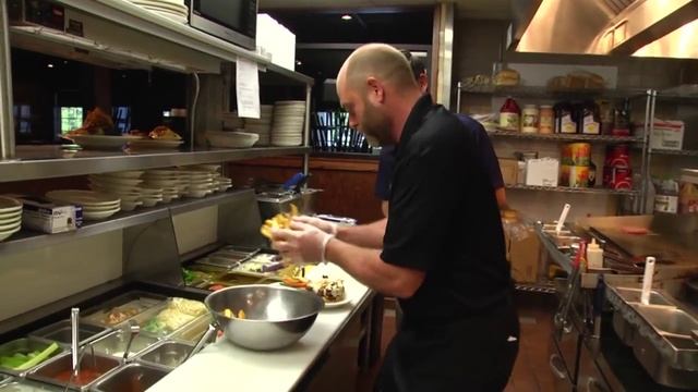 7/24 Food Friday with Joe Polek at J. Peters Grill & Bar in Chapin смотреть онлайн