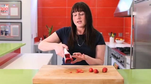 Chef'n Strawberry Slicester™ смотреть онлайн