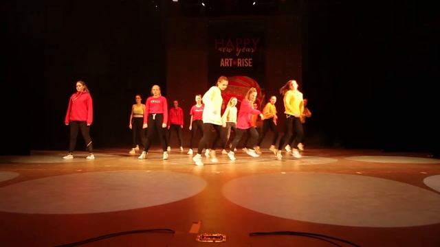 Новогодний отчётный концерт (3 отделение) Группа по Hip-Hop (13+) смотреть онлайн