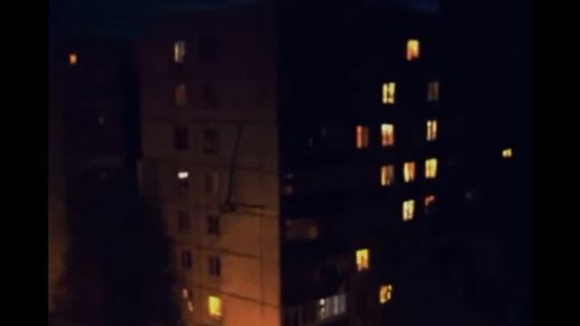 РЕПТИЛИИ ЛАЗАЮТ НОЧЬЮ ПО ДОМАМ. смотреть онлайн