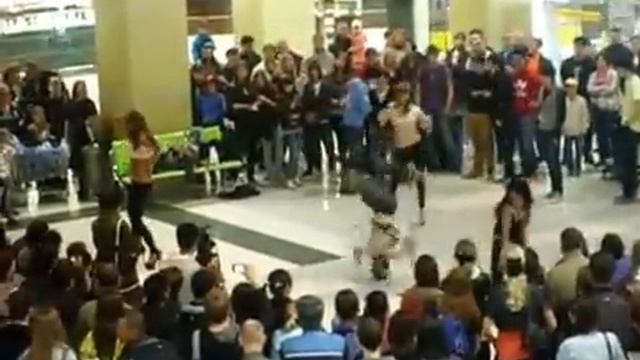 Флешмоб г. Южно - Сахалинск музыка Javi Reina, Alex Guerrero Feat. Syntheticsax - Oig 2010 Original смотреть онлайн