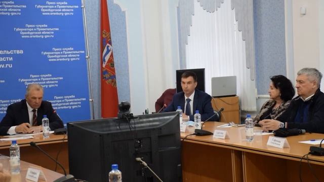 Час с Общественной палатой на тему: "О мерах поддержки реального сектора экономики" смотреть онлайн