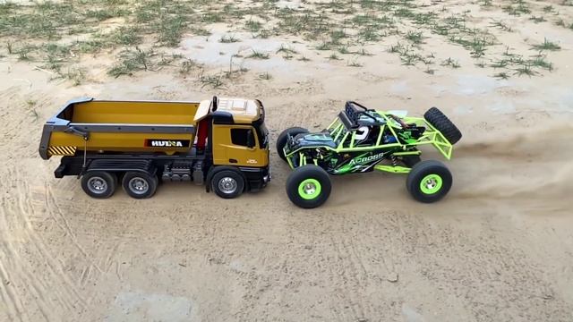 Wltoys 12427 vs Huina 1573 RC Dump Truck | Remote Control Car | RC Cars