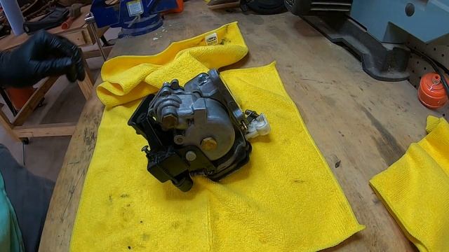 2001 9.9HP Mercury Carb Cleaning смотреть онлайн