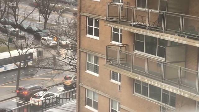 FDNY Battalion Chief 33 responding to a call on Neptune Avenue Ocean Parkway смотреть онлайн