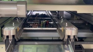 Компания СибКонтакт-немного о нашем производстве. Установка пайки волной припоем.