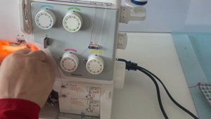 Einfädeln Pfaff Hobbylock 4752 Messer ausschalten und stichbreitenzunge bewegen #pfaff #einfädeln