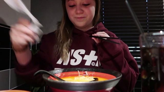 VISITING SEUNGRI'S RAMEN RESTAURANT [Aori Ramen] | Korea Vlog #9 смотреть онлайн