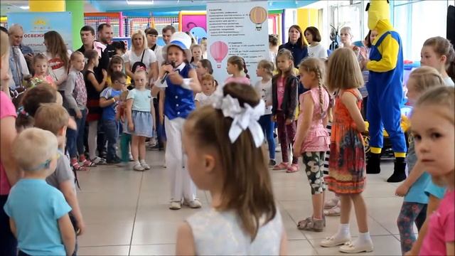 Таня Золотарева на празднике детства в Детском мире смотреть онлайн