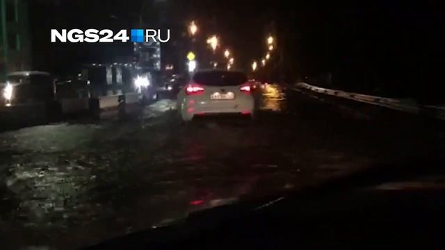 Потоп на 2-ой Брянской после дождя в Красноярске