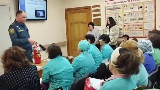 Социаль хезмәткәрләр янгын куркынычсызлыгы чаралары, янгын сүндергеч белән эшләү тәртибен өйрәнделә