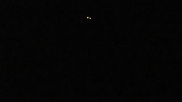 Как вы думаете что это? НЛО или самолет? UFO or plane?