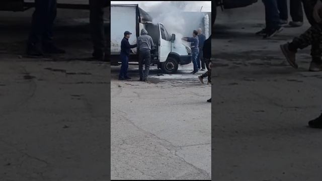 газель сгорела на 5 базе 🔥/ пожарные подъехали поздно #новости смотреть онлайн